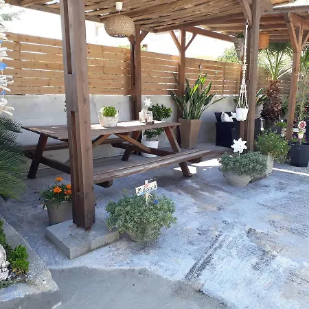 Almirikia Apartment