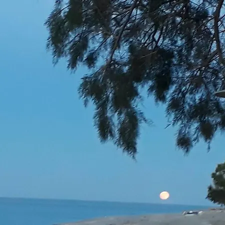 Almirikia Lejlighed Mourteri